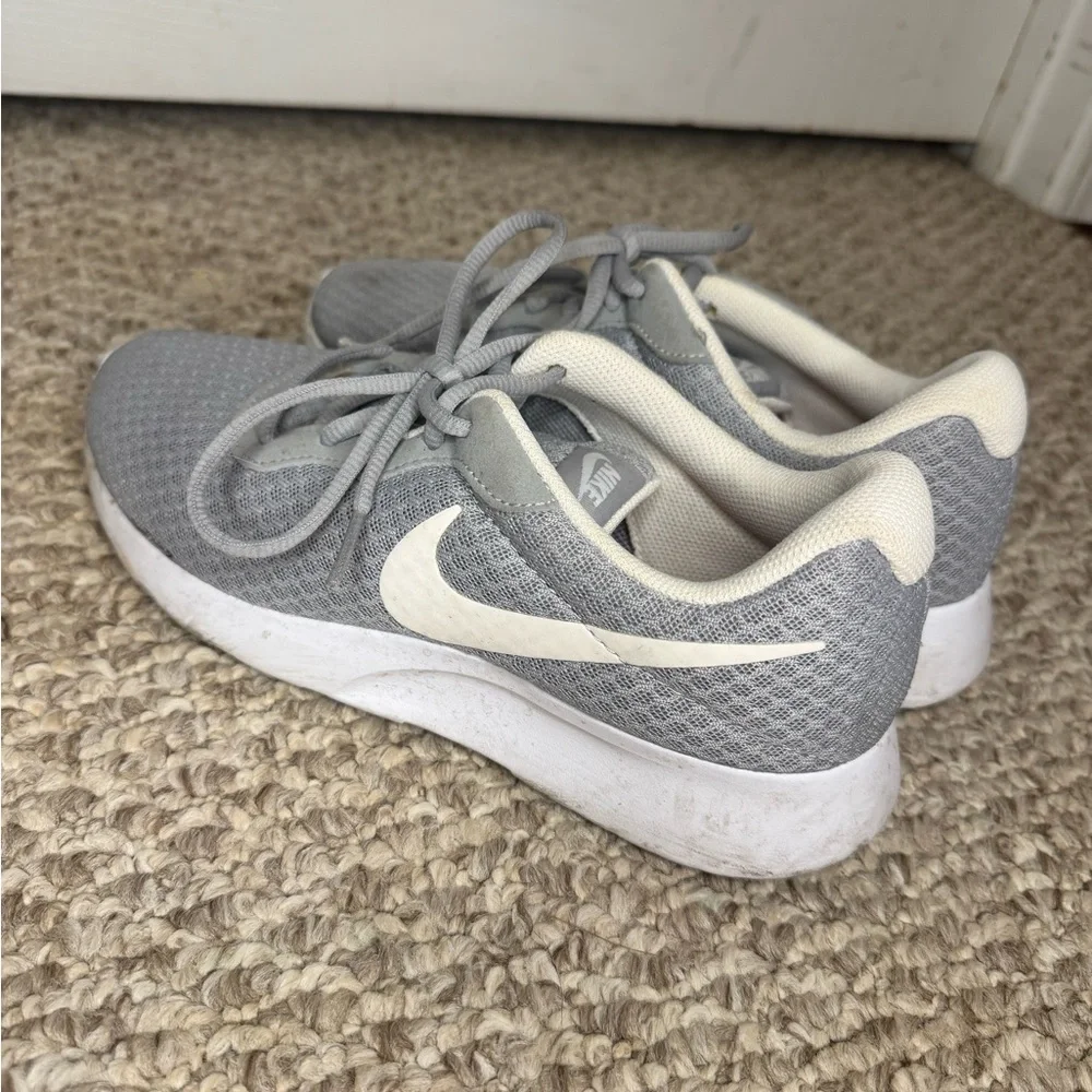 Women’s Nike Tanjun - Picture 3 of 4